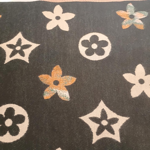 Fashion Scarf *NEW - Picture 2 of 5